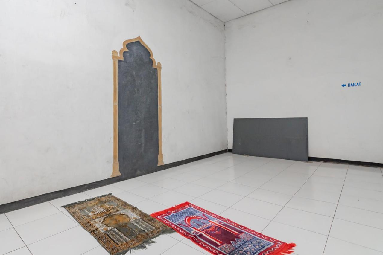 Hotel Markoni Pamanukan Mitra Reddoorz Pamanukan Hilir ภายนอก รูปภาพ